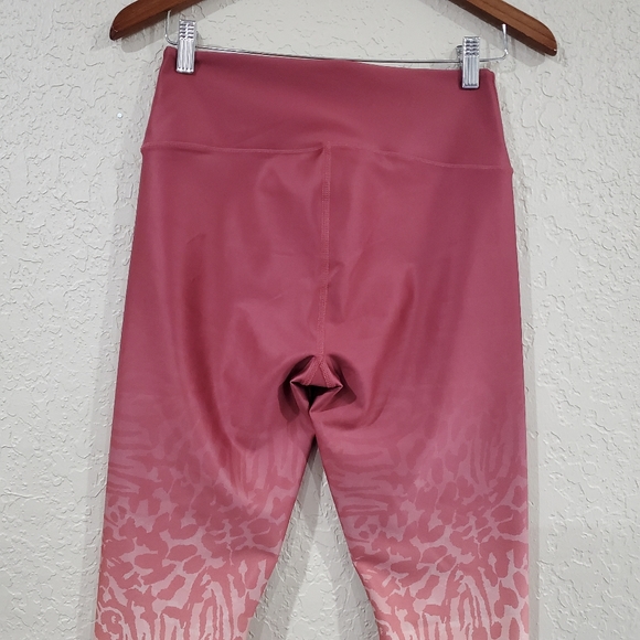 Good American Burgundy/Wild Hibiscus The Ombré Activewear Bottoms Size Large - Picture 6 of 11